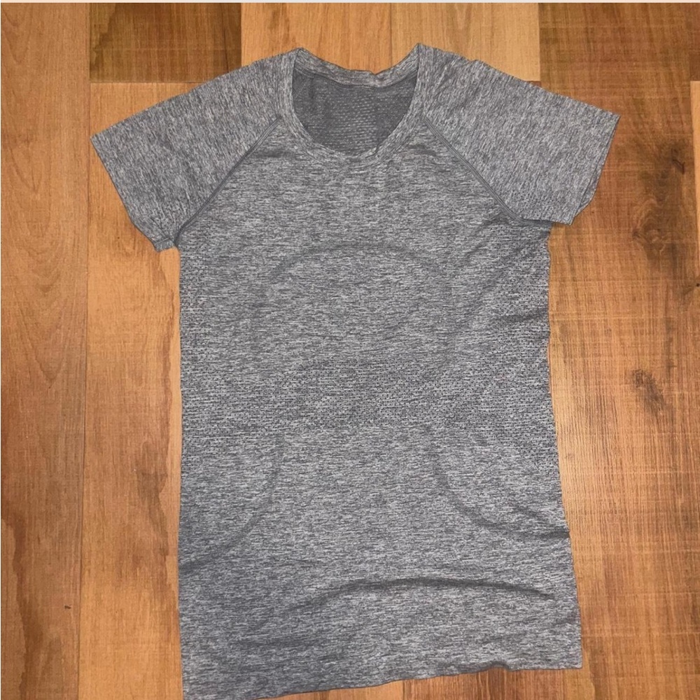 lululemon athletica Gray Short Sleeve Top